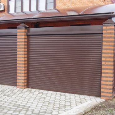 Гаражные рулонные ворота в коттедж 2125x2125