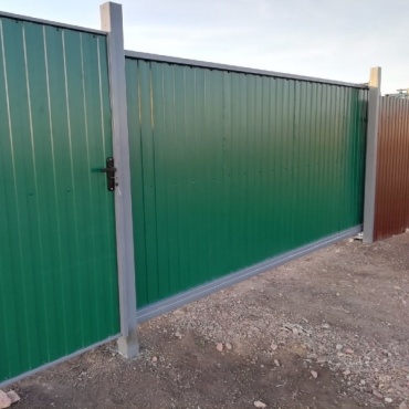 Ворота на винтовых сваях откатные зеленые 3300x2300