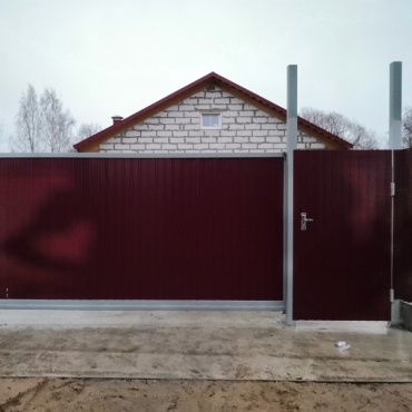 Откатные ворота с ручным приводом из сэндвич-панели 2800x2000